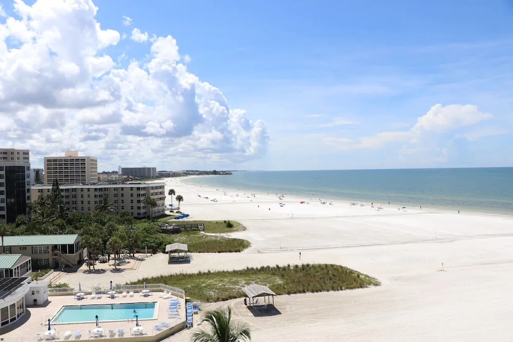 Jamaica Royale - 702 - 2 Br Condo