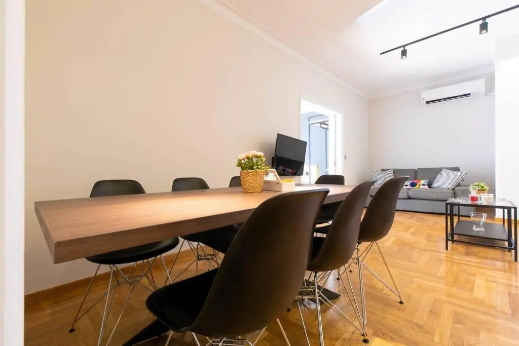 TONI'S "Aquaman" 4BD Apartment in Athens!