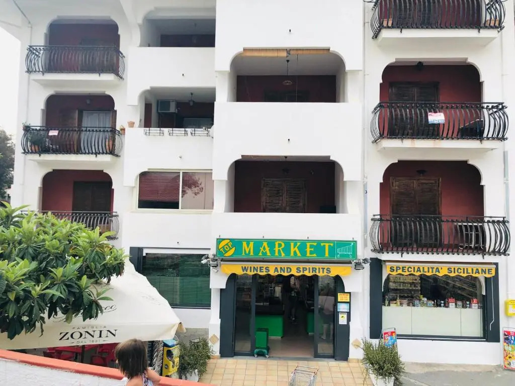Lovely 2-bed Apartment in Giardini Naxos