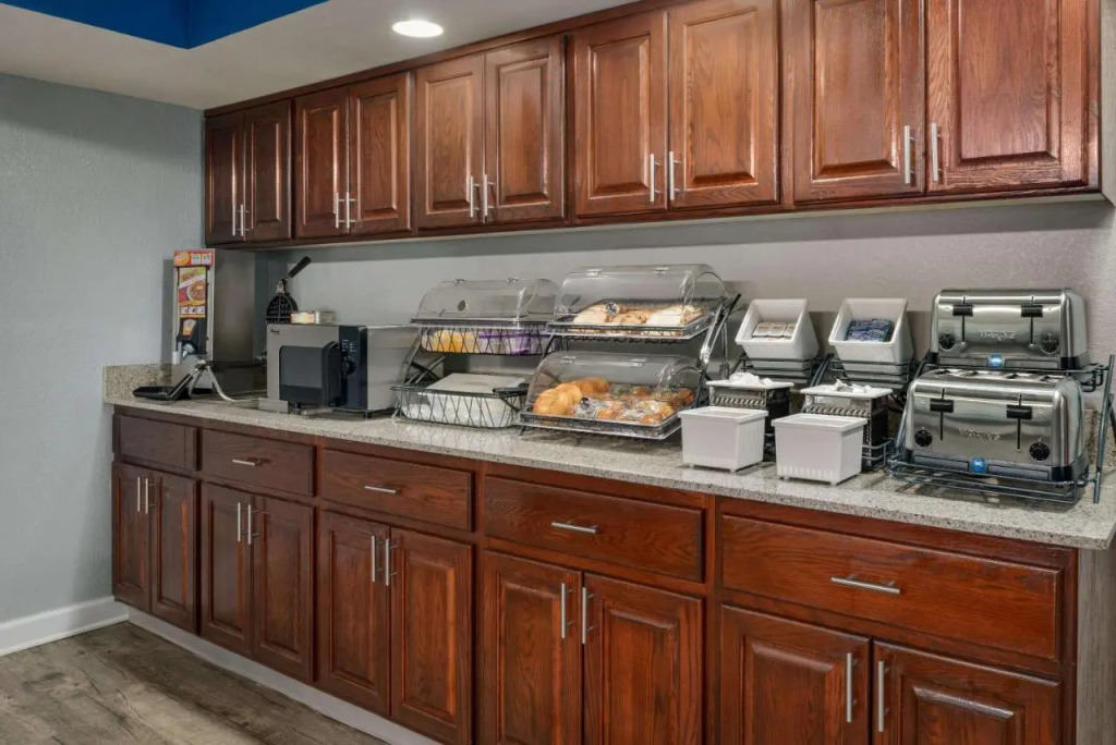 Baymont Toledo Airport Hotel Swanton