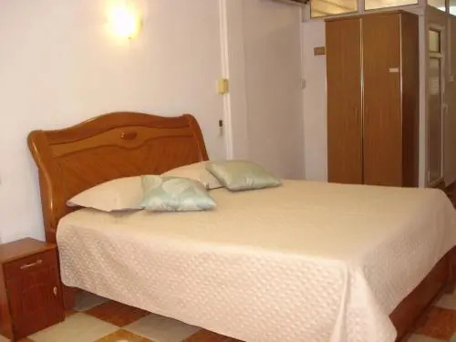 Ebrahim Flats - Grand Baie Beach