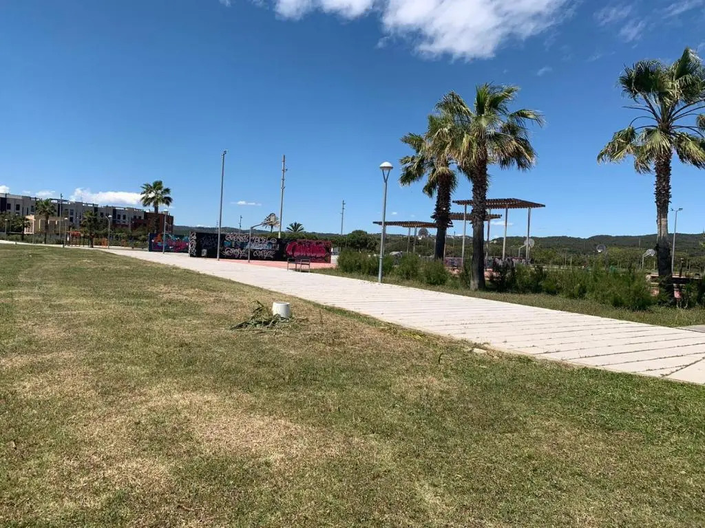 Apartamento para 5 personas frente al mar con piscina y parking