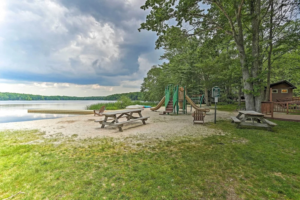 Steps to River: Big Bass Lake House w/ Grill!
