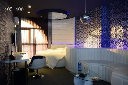 Yuhao Theme Hotel (Dongying Baolong City Plaza)