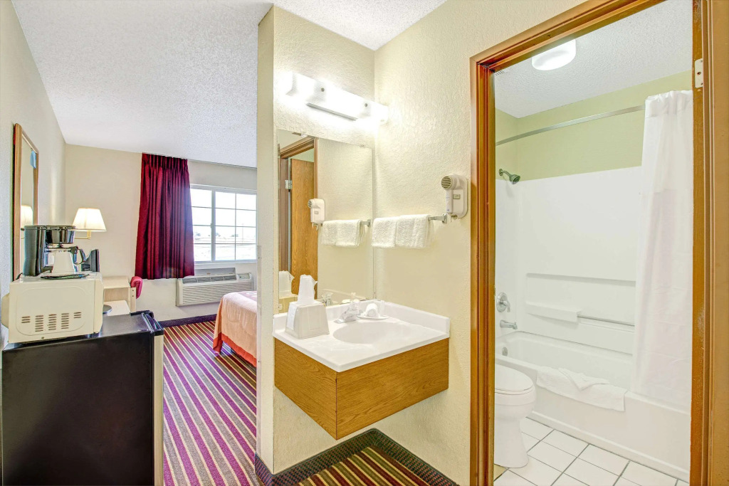 Super 8 by Wyndham San Antonio/Fiesta
