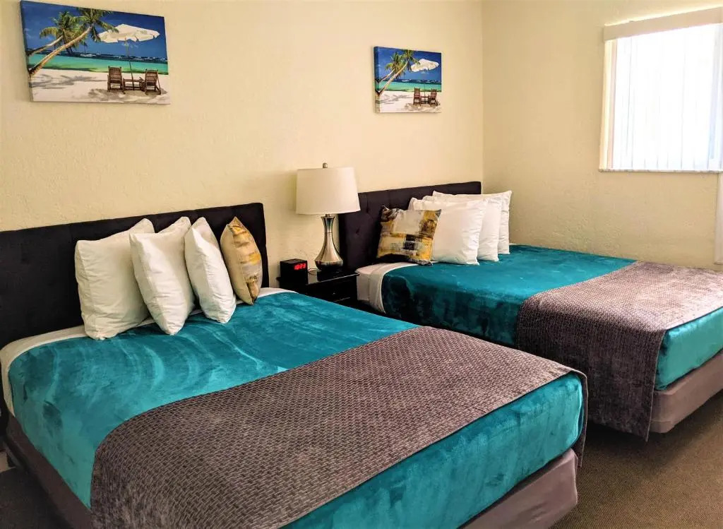 Johns Pass Beach Motel - Treasure Island Beach