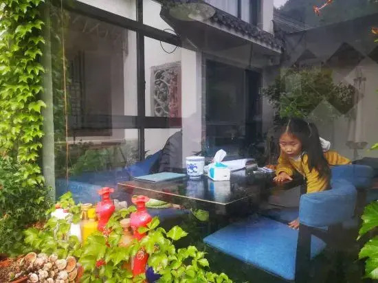 Jixi Longchuan Old House Hostel