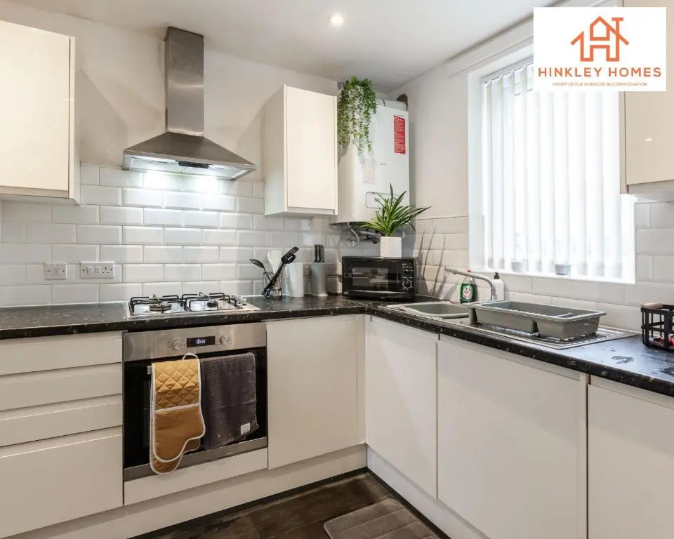 Newbuild 4bed - City Centre - Free secure parking! By Hinkley Homes Short Lets & Serviced Accommodation