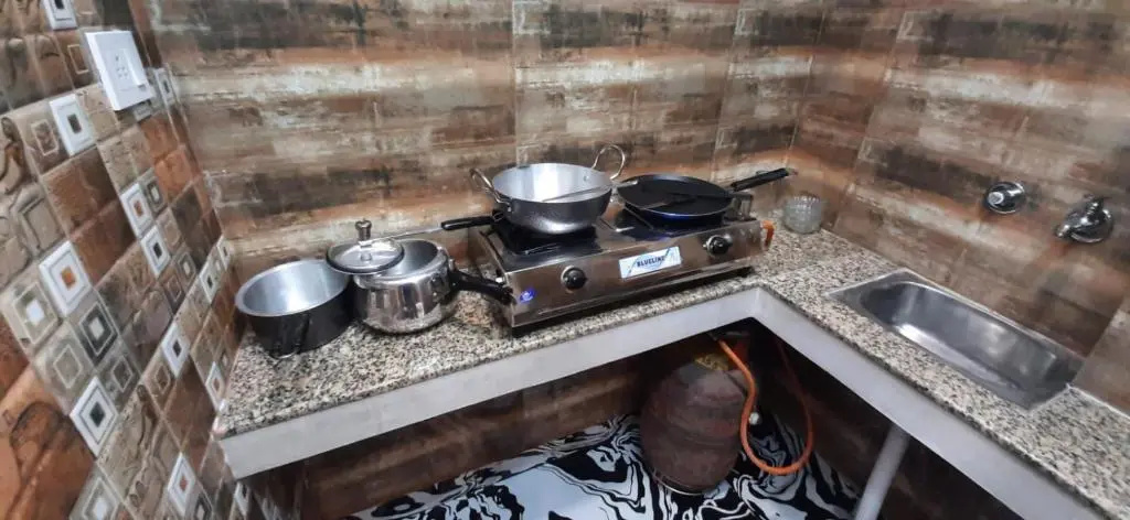 Aggarwal hotels & guest houses lajpat nagar luxury stay in independent flats with attached kitchen washroom and balcony cal 92121 ,74700