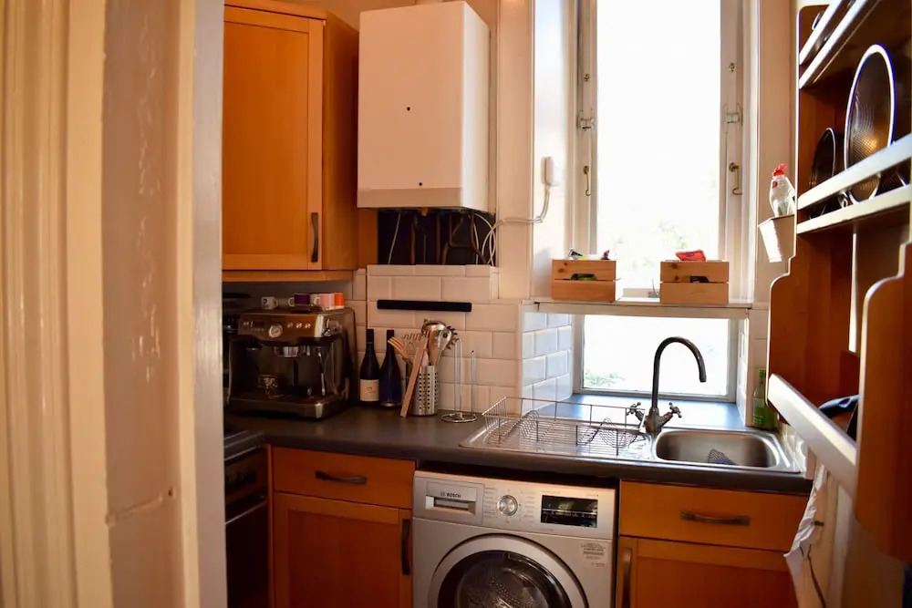2 Bedroom Traditional Edinburgh Flat