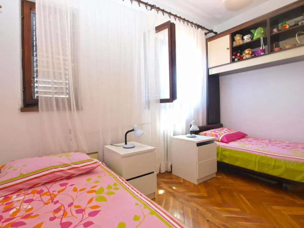 Apartment 1618