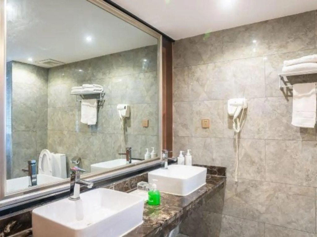 Yingbin Holiday Hotel