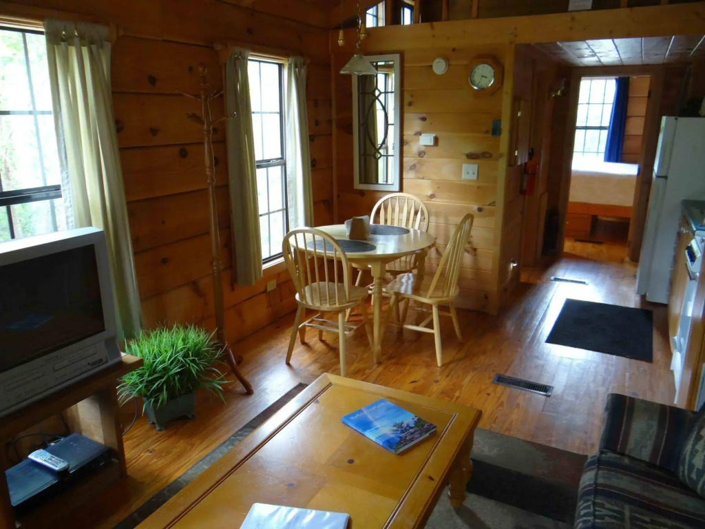 Engadine Inn and Cabins