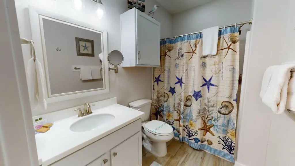 BC502 Beautifully Decorated Townhome, Heated Pool, Garage Access