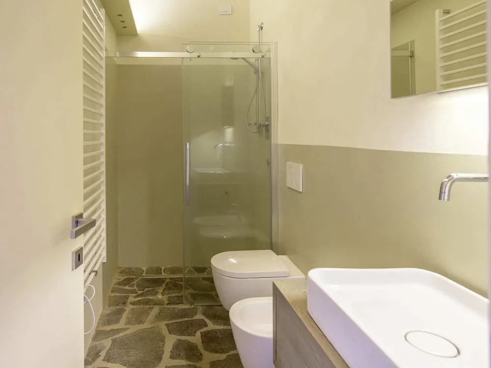 Villa with Spacious Garden, Swimming Pool, Hot Tub, Tennis Court near Cortona