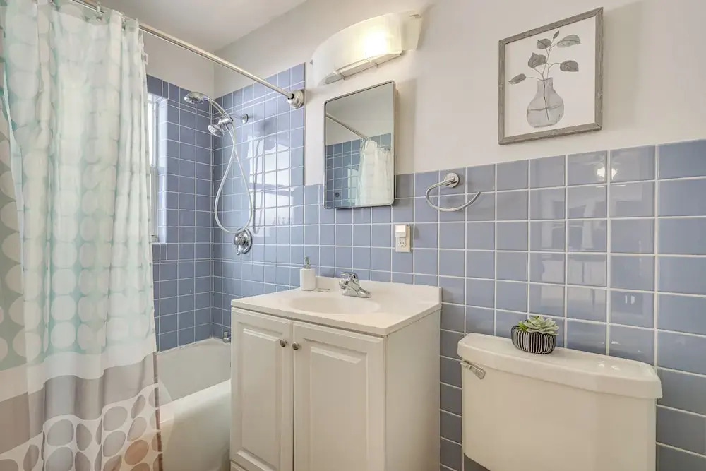 < 1 Mi to Las Olas Boulevard: Cozy Retreat w/ Yard