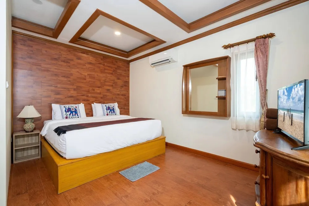 Bright Luxury Villa W Garden Pool & Sauna