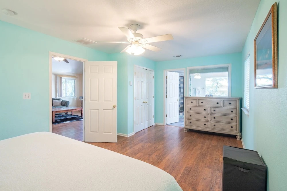 LAKESHORE ESCAPE - 3 Br Home