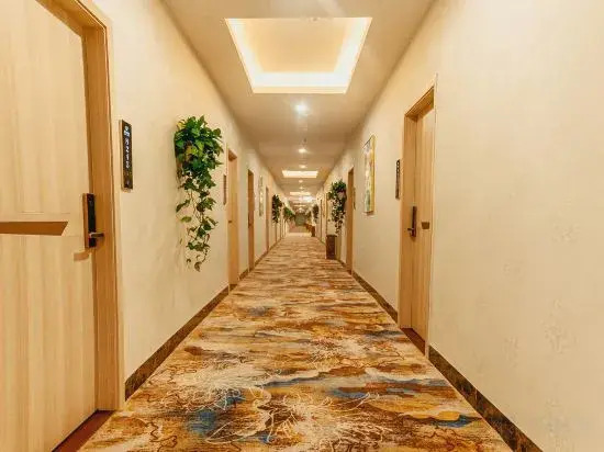 Lifeng Hotel (Guangzhou Baijiang Metro Station)