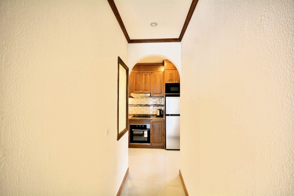 Spacious Corner 1-bedroom Condo With 2 Balconies - Baan Suan Lalana