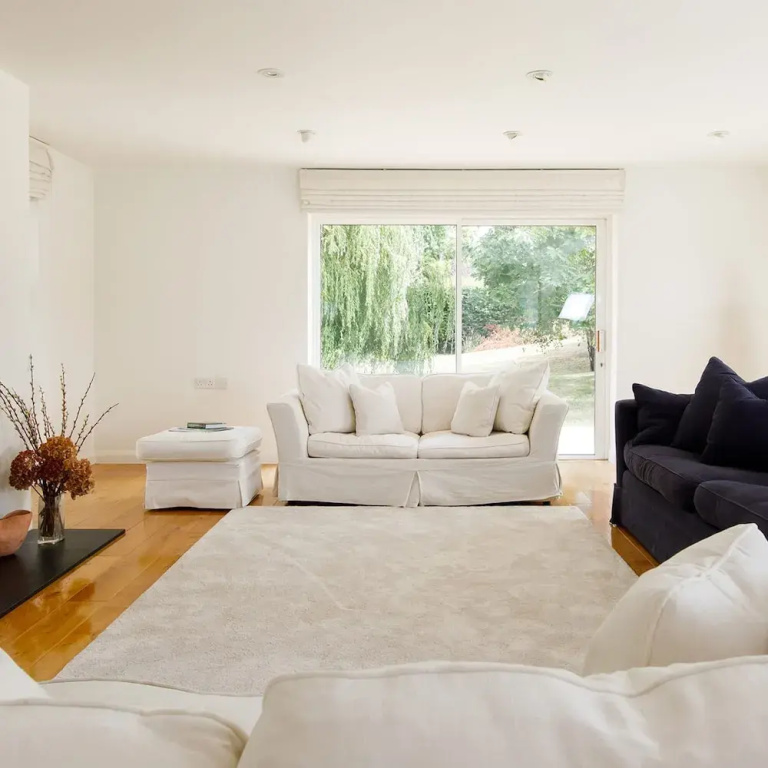 Secluded rural retreat close to beach - sleeps 12