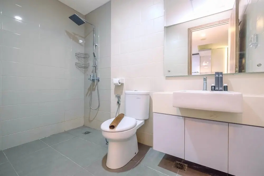 Fancy and Fabulous 1BR at Pejaten Park Apartment
