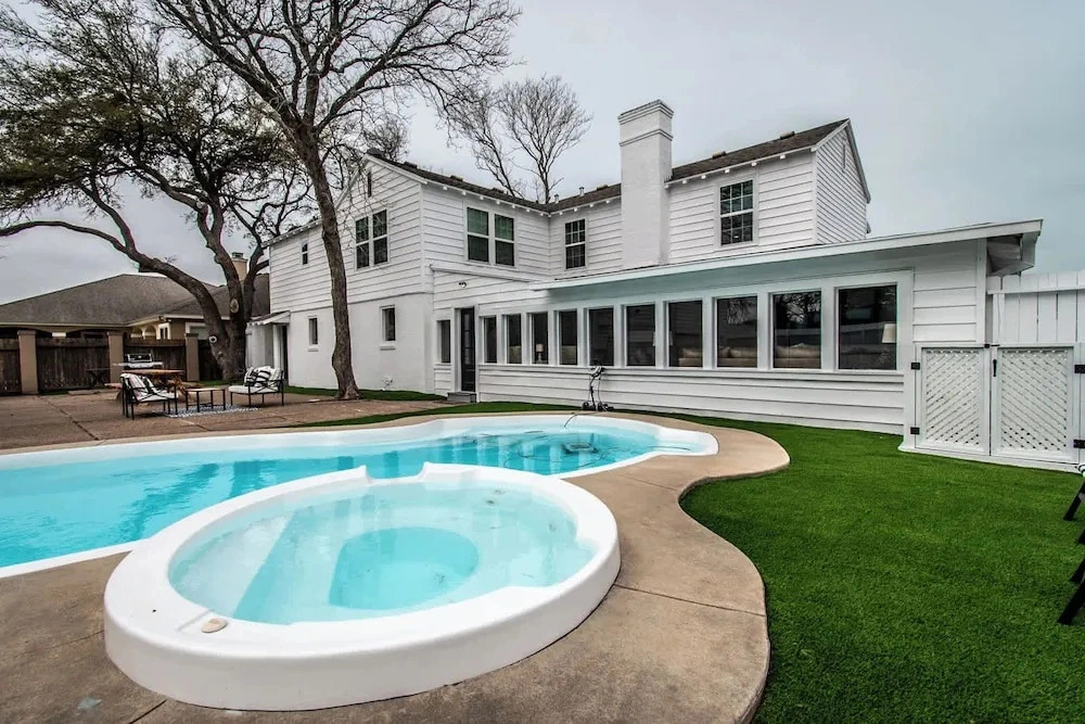 Coastal Oasis - Beautiful Ocean Views Awaits