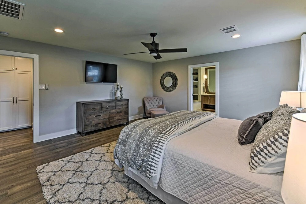 Elegant College Station Home - Walk to Texas A & M