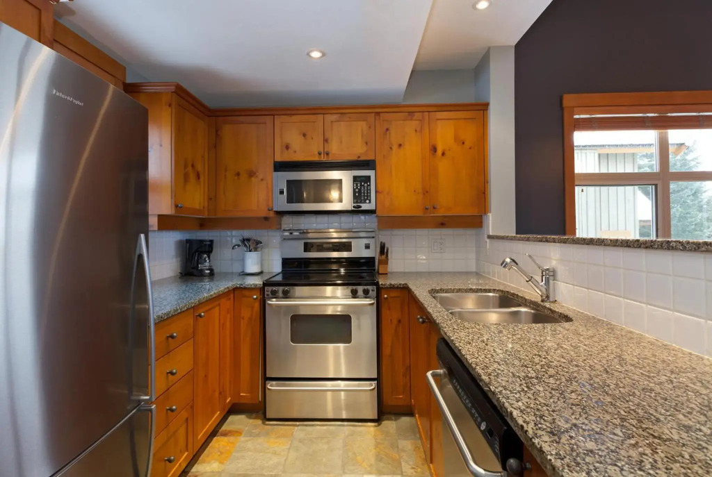 Beautifully Renovated, Fantastic Views Ski in out 3 Beds - Mountain Star