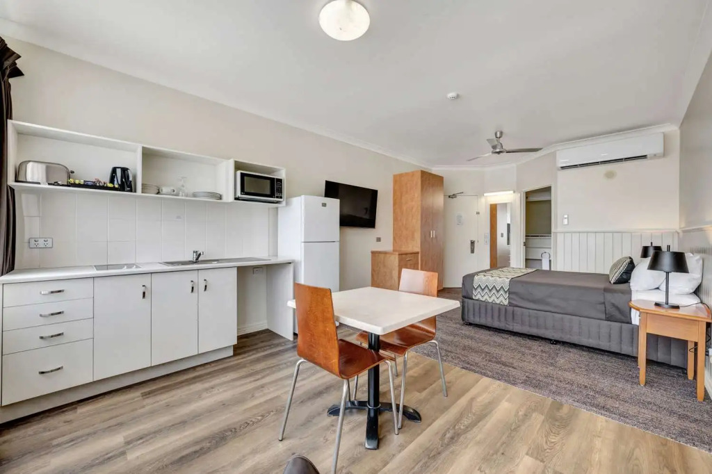 City Oasis Inn Townsville, SureStay Collection by BW
