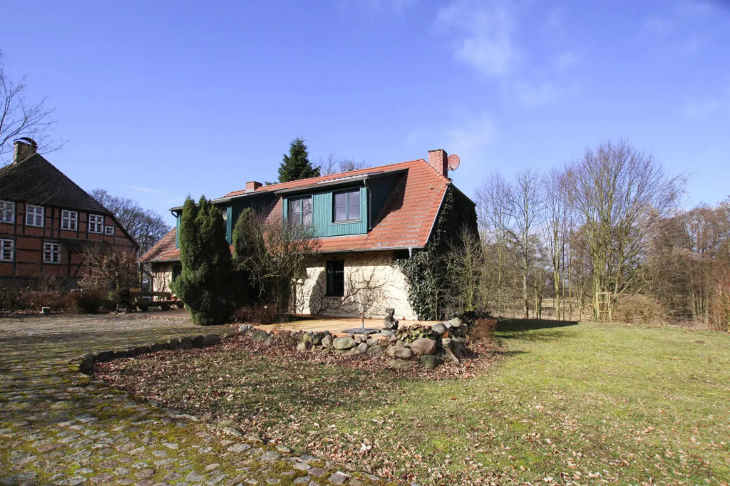 Semi detached house, Glave