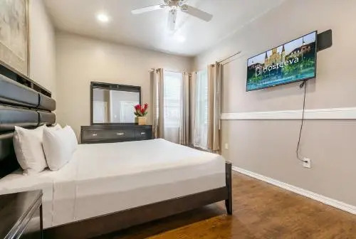 Spacious 3BR/2.5BATH Condo in Great location