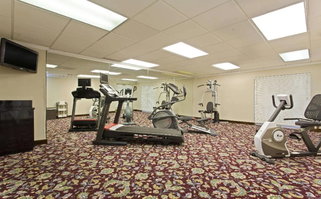 Baymont Inn & Suites Tampa Near Busch Gardens
