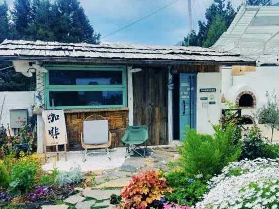 Shiwai Taoyuan Inn RV Camp(玉龙世外桃源客栈房车营地)