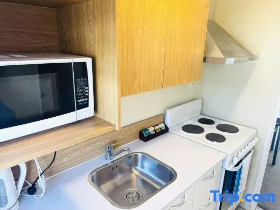 Merivale Court Studio-Unit 6