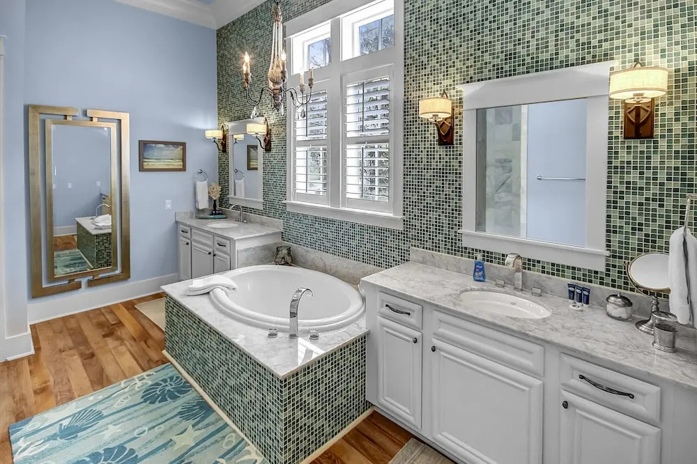 "emerald Tide" pool Golf Cart 4br/4.5ba/bonus Bunk Sleeps 12 4 Bedroom Home by RedAwning
