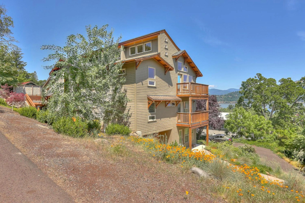 Hutsons Hideaway 1 Bedroom 1 Bathroom Apts