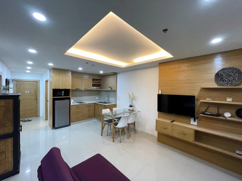 Patong Tower Condo- best location, 150m to the beach, shops, bars