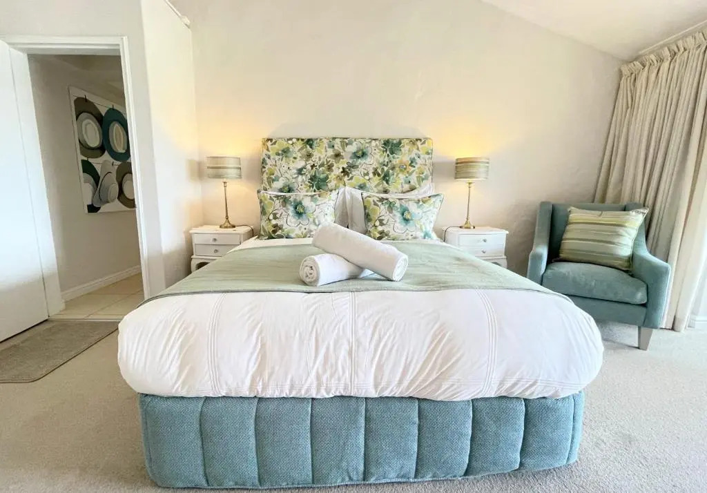 Sanctuary Beach Hideaway - 8 sleeper - 50m onto Robberg 5