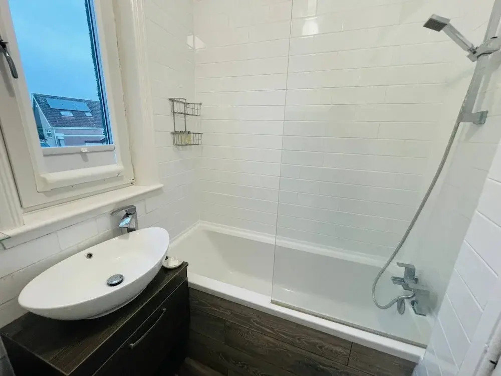 1 Bedroom Pet Friendly Apt Wd Free Wifi, Parking, Netflix & Pool Table. Sleeps 3