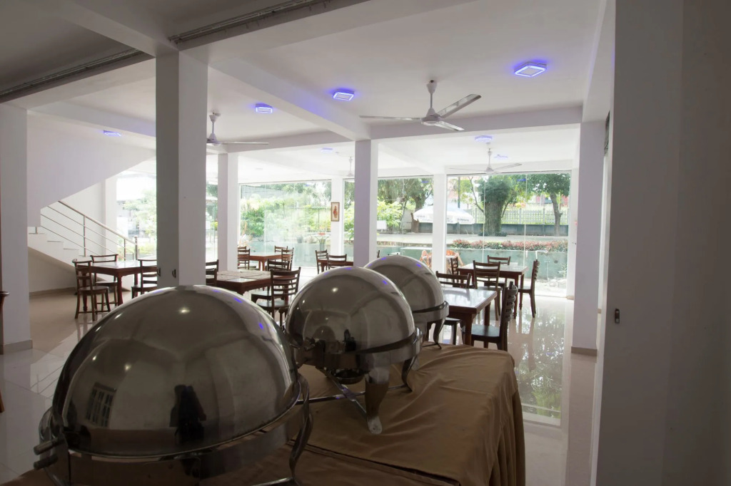 The Empyrean Airport Transit Hotel- 5 Mins from the Airport, Free Airport Pick or Drop, 24 Hr Front Desk