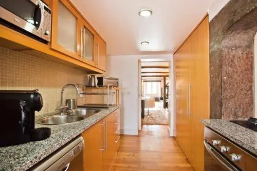 Bmyguest - Downtown Luxury Apartment