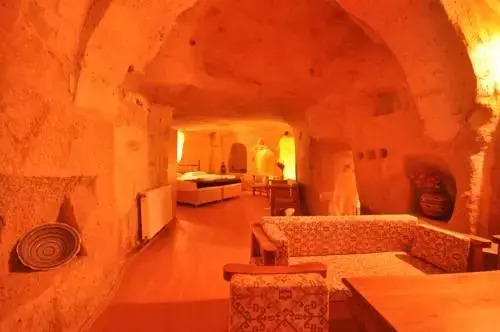 Sinasos History Cave Hotel