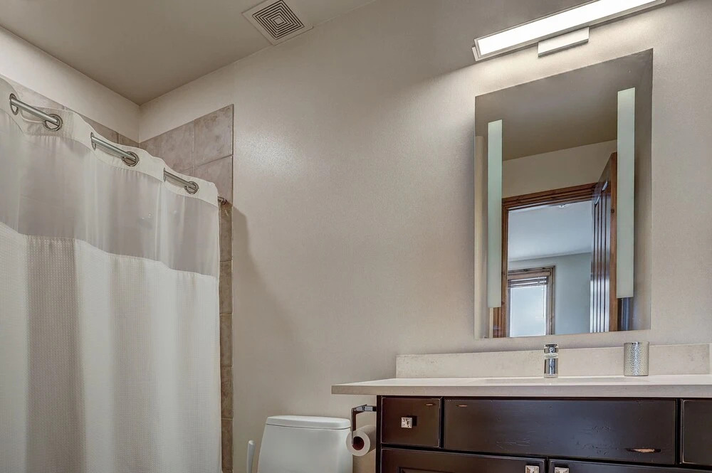 High Ceilings, Natural Light- 3 Bedroom Arrowhead Village Condo