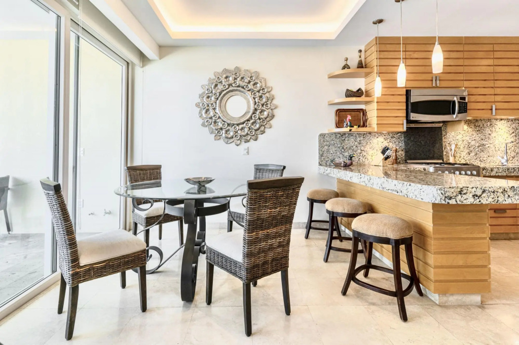 Luxury Private Resort 2-br 2-wr Condo w Breath Taking Lake Views