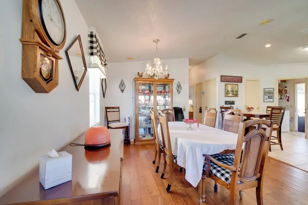 Lady Lake House with Lanai and Community Pool!