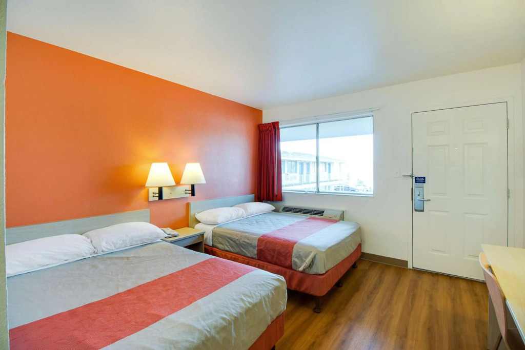 Motel 6-Phoenix, AZ - East