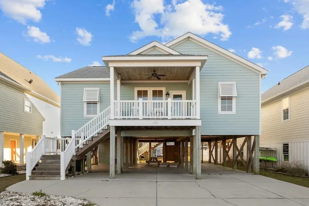 Night N Gale 4 Bedroom Home by RedAwning