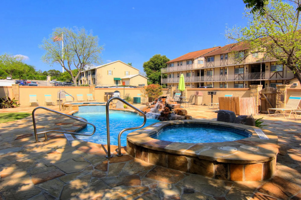 Gracelanda WW C302 in New Braunfels