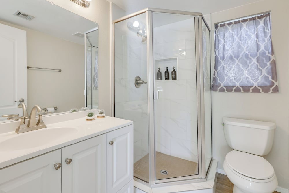 Luxury 5BR + Private Casita Theater Room + Pool